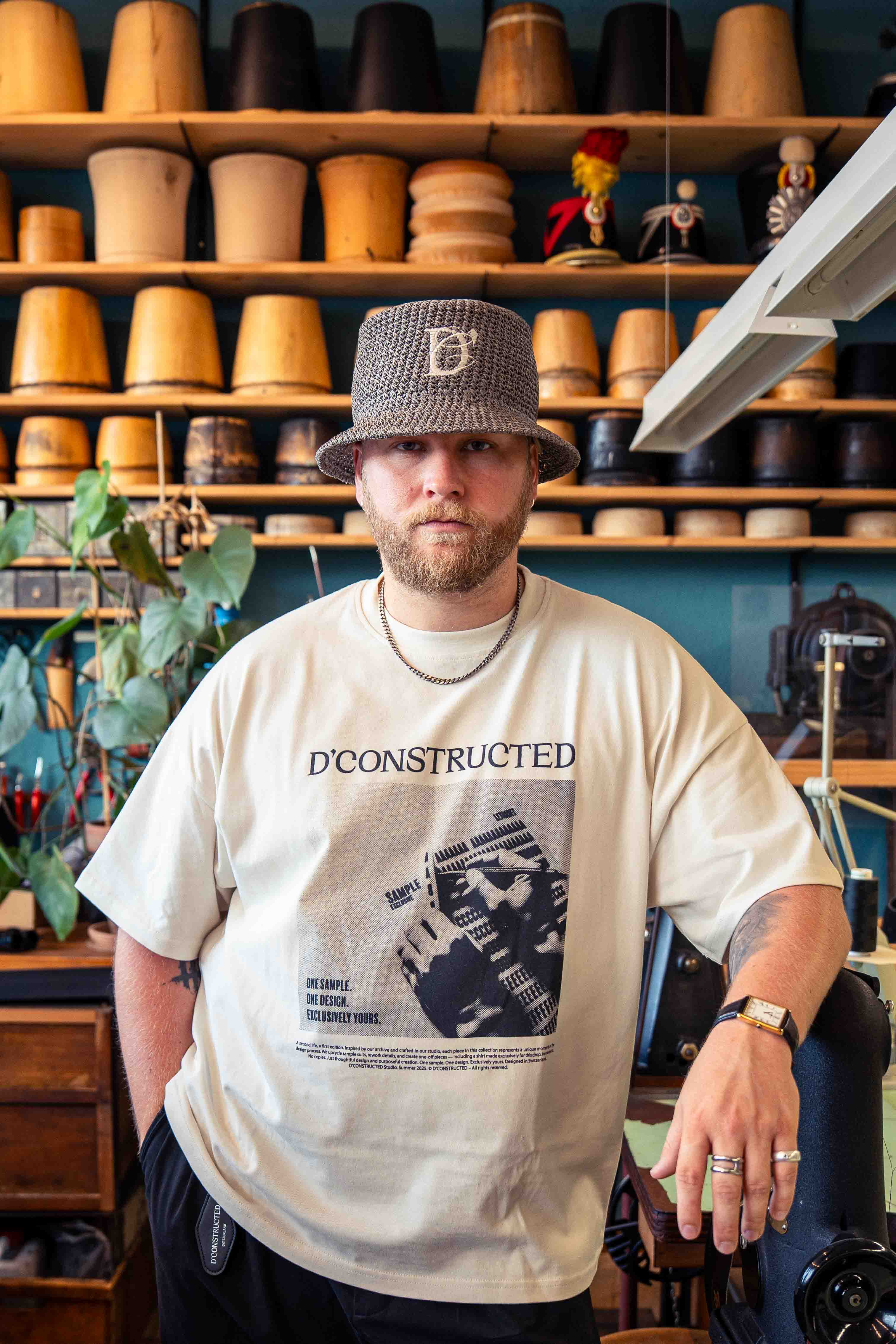 D' x RISA Bucket Hat Grau